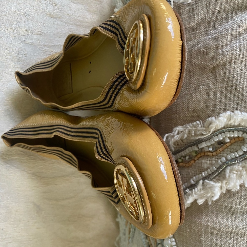 TORY BURCH CAROLINE 2 MUSTARD BALLERINA FLAT GOLD DETAIL - Picture 7 of 7
